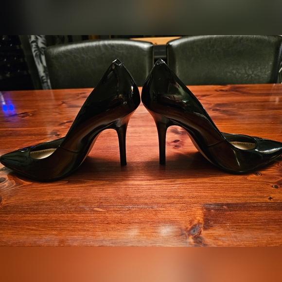 Guess Black Patent Leather Shoes. Size 7 - Picture 3 of 7